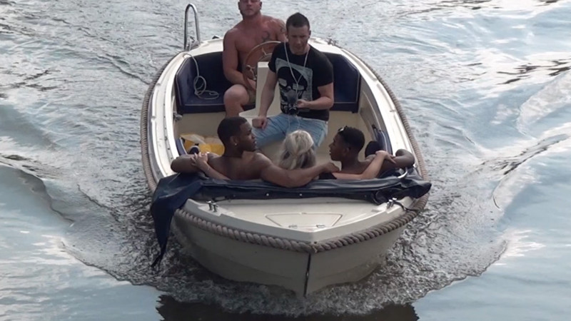 Film It's still possible! With MILF Sunny in the boat for a quarter