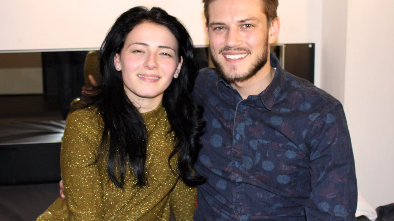 Film Gekke Petertje filmt mooie Jasmin (20) voor de zekerheid gewoon binnen